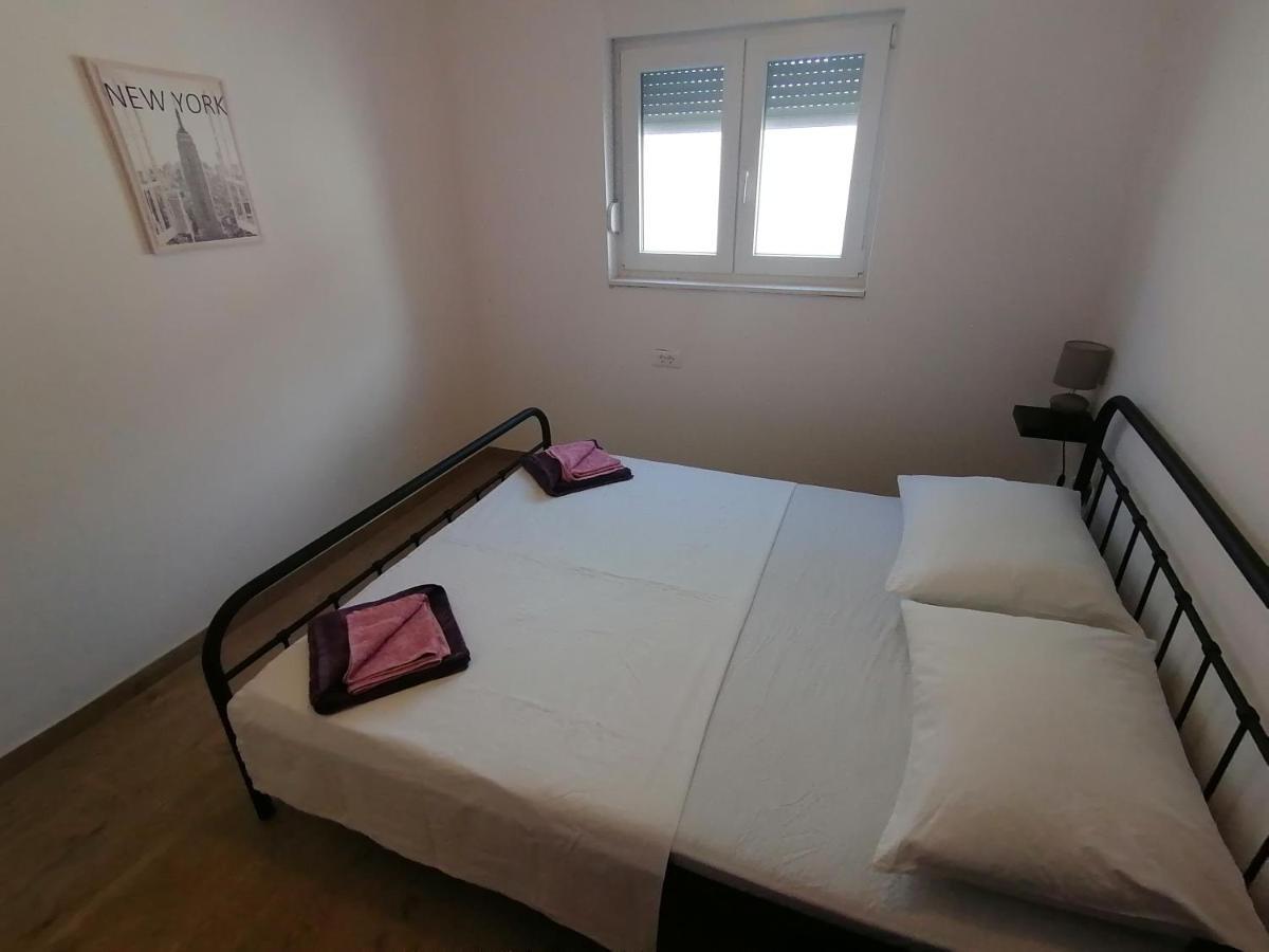 Villa Marta 3 Bedrooms, 2 Baths And Pool Kaštel Štafilić エクステリア 写真