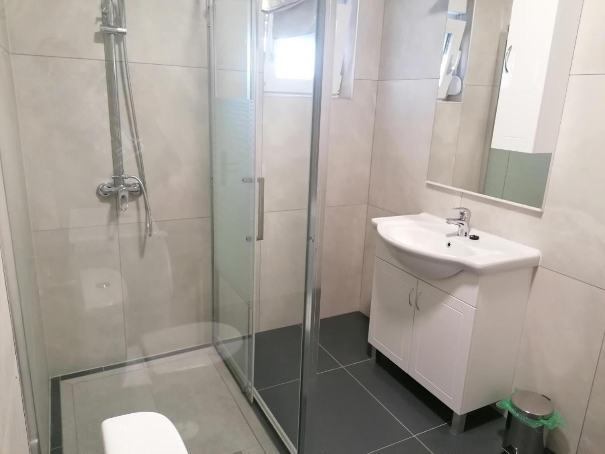 Villa Marta 3 Bedrooms, 2 Baths And Pool Kaštel Štafilić エクステリア 写真