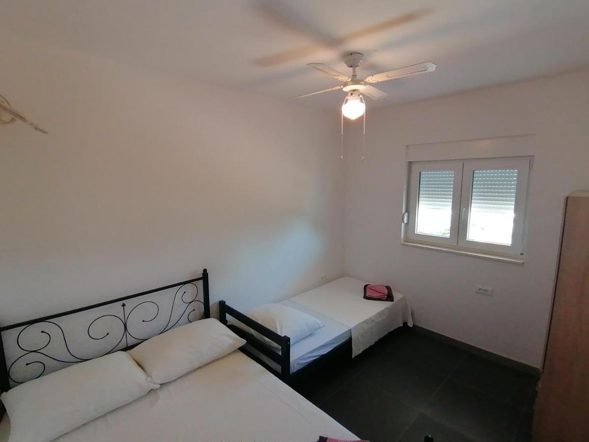 Villa Marta 3 Bedrooms, 2 Baths And Pool Kaštel Štafilić エクステリア 写真
