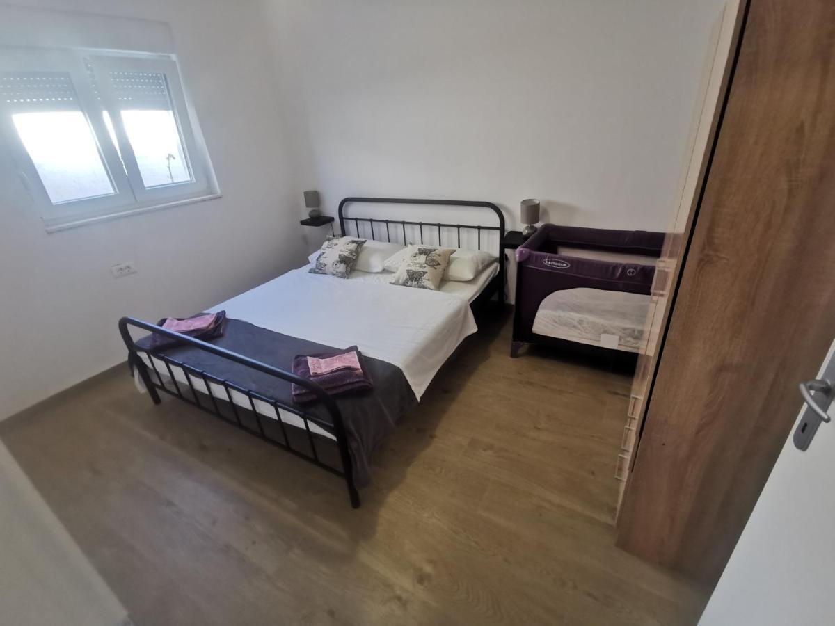 Villa Marta 3 Bedrooms, 2 Baths And Pool Kaštel Štafilić エクステリア 写真