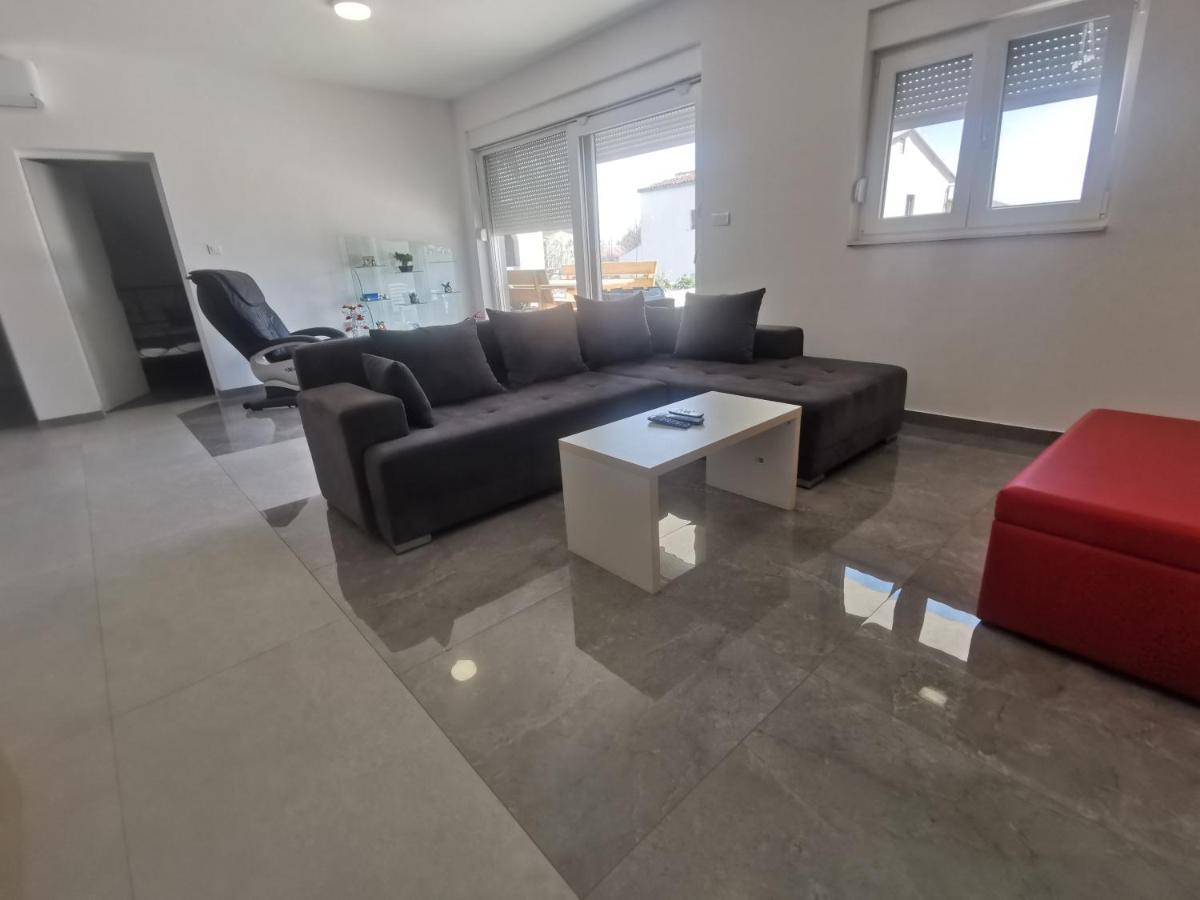 Villa Marta 3 Bedrooms, 2 Baths And Pool Kaštel Štafilić エクステリア 写真