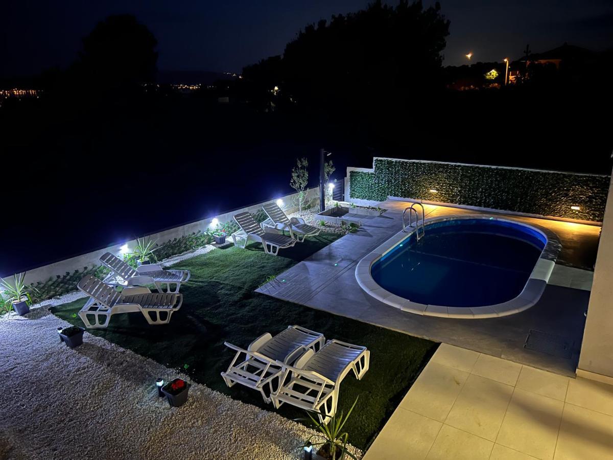 Villa Marta 3 Bedrooms, 2 Baths And Pool Kaštel Štafilić エクステリア 写真