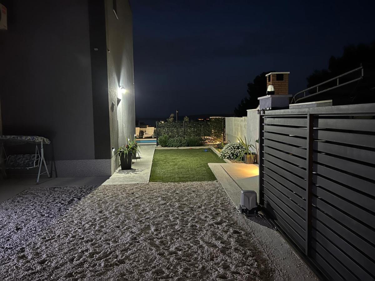 Villa Marta 3 Bedrooms, 2 Baths And Pool Kaštel Štafilić エクステリア 写真
