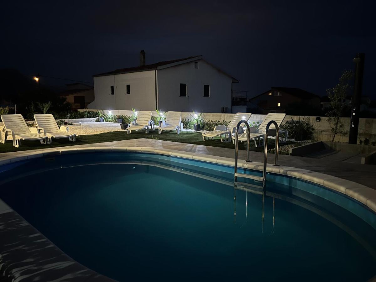 Villa Marta 3 Bedrooms, 2 Baths And Pool Kaštel Štafilić エクステリア 写真